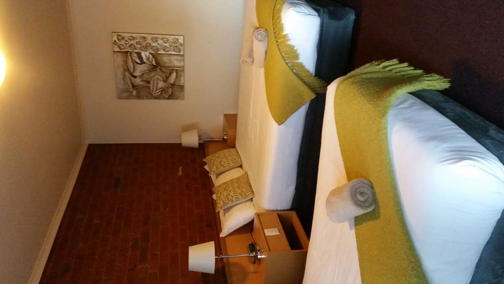 Pevensey Motor Lodge Echuca Room photo